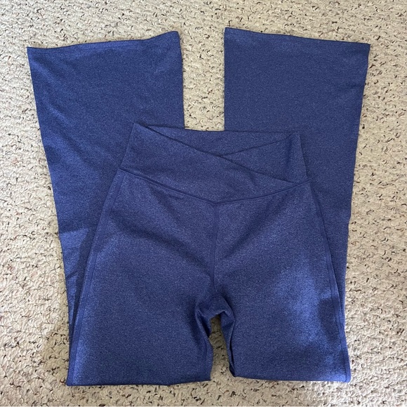 NWOT GAP Flare Leggings - Picture 1 of 3